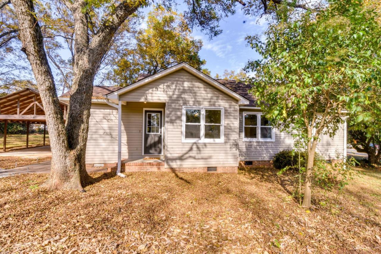 Tranquil Travelers Rest Home With Fire Pit! Exterior photo